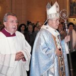 Por segundo año consecutivo, el arzobispo de Madrid, Carlos Osoro, celebró el acto religioso al culto mariano en la Catedral de la Almudena, en Madrid