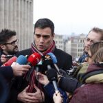 El secretario general del PSOE, Pedro Sánchez, durante las declaraciones que ha realizado hoy en Bruselas