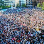 Más de 2.000 personas se dieron cita ayer en la Plaza de la Virgen de Valencia para dar testimonio de su fe por la patrona de Valencia