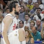 Llull celebra una de las canastas con las que destrozó al Barcelona