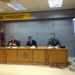 El jefe de Policía, Cirilo Durán, el delegado del Gobierno, Antonio Sánchez-Solís, y el coronel jefe de la Guardia
