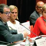 El conseller Jordi Jané durante su comparecencia para explicar la operación policial contra el «top manta»