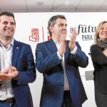 El líder socialista, Luis Tudanca, junto a Javier Antón y Trinidad Jiménez