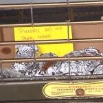 Un bar entrega los bocadillos que no se consumen en el día a personas necesitadas