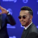 El piloto británico de Fórmula Uno, Lewis Hamilton a su llegada a la gala de los Premios Laureus celebrada el lunes en Berlín