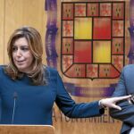 La presidenta de la Junta de Andalucía, Susana Díaz en el Ayuntamiento de Jaén acompañada por el alcalde, Javier Márquez(d)