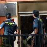 Agentes de la Guardia Civil registran la sede de la Federación Tinerfeña de Fútbol