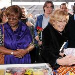 La alcaldesa Manuela Carmena fue la encargada de inaugurar, el pasado 17 de diciembre, la Feria Internacional de las Culturas, un proyecto en el que participaron 40 embajadas