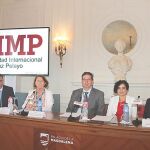 Mesa de clausura del encuentro «La farmacia comunitaria, con y por el paciente», celebrada en la UIMP de Santander