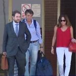 Pablo González, hermano de Ignacio González, a su salida de Soto del Real (Madrid)