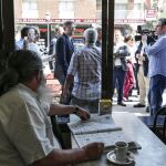 Ximo Puig, la consellera de Vivienda, Maria José Salvador, y Joan Ribó visitaron ayer las obras en El Cabanyal