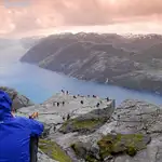 Para comprender la formación de los fiordos solo necesitamos sustituir el agua de esta imagen por hielo.