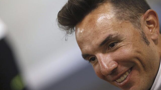 Joaquim "Purito"Rodr&iacute;guez, lider provisional de la general y maillot rojo, durante la presentaci&oacute;n del equipo espa&ntilde;ol de ciclismo.