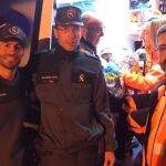 Los agentees, junto a los servicios médicos