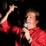 El brasileño expresidente y ahora ministro de la Presidencia, Luiz Inácio Lula da Silva (c), participa el viernes 18 de marzo de 2016, en un acto de apoyo a la mandataria Dilma Rousseff, en Sao Paulo (Brasil).