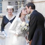 Escena en la que aparecen Amadeo y Teresa, protagonistas de «Habitaciones cerradas»