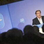 Zoido asistió ayer al congreso local del PP de Cabra