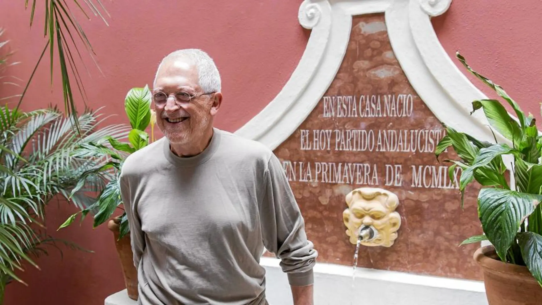 Alejandro Rojas-Marcos, en la casa sevillana donde fundó en 1965 el Partido Andalucista