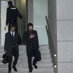 Oleguer Pujol (derecha), hijo menor del expresidente catalán, a su salida de la Audiencia Nacional el pasado día 12 donde fue interrogado por el juez de la Audiencia Nacional José de la Mata, en el marco de la investigación que se sigue contra él por blanqueo de capitales.