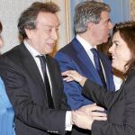 El vicepresidente y consejero de Presidencia de la Junta, José Antonio de Santiago-Juárez, durante la sesión de trabajo que mantuvo ayer con Soraya Sáenz de Santamaría, en Madrid, donde se sustanció el acuerdo