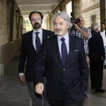 El ex director de la Agencia IDEA, Jacinto Cañete –en primer plano–, junto a su abogado, Juan Carlos Alférez
