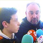 La estructura del bus no quedó deformada lo que permitió que todos los alumnos salieran por su propio pie ayudándose unos a los otros