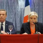 Conferencia de prensa conjunta de Le Pen y Dupont