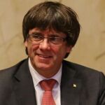 Carles Puigdemont preside la reunión del Gobierno / Reuters