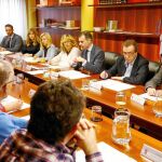 El vicepresidente y consejero de la Presidencia, José Antonio De Santiago-Juárez, informa al Consejo de Cooperación