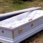 El ataúd del cadáver confiscado