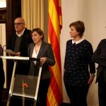Carme Forcadell, junto a los miembros de la Mesa, Lluís Corminas, Anna Simò, Joan Josep Nuet, y Ramona Barrufet