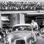 Una de las escenas del filme de Hitchcock, «Los pájaros»