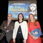 Claude-Michel Schöndberg, María José Catalá y Julia Gómez Cora