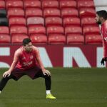 Messi y Luis Suárez, en el entrenamiento en Old Trafford