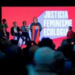La alcaldesa de Barcelona, Ada Colau, el candidato de los comunes al Congreso Jaume Asens y el eurodiputado Ernest Urtasunn participan en el acto público "Guanyem amb tu"en Cotxeres de Sants