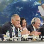 El presidente de la Convención de Cambio Climático de la ONU, Salahedín Mezuar (2i), y la secretaria general Patricia Espinosa (i), entre otros, durante la clausura de la cumbre de la ONU por el clima COP22