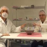 Investigadores de la UPV, con la cápsula