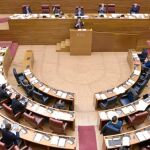 El diputado Subías se dirige al Parlamento en el debate de ayer en el que se aprobó por el tripartito la Ley de Presupuestos para 2016