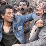 Uno de los protagonistas, Cliff Curtis, se enfrenta a un grupo de muertos vivientes