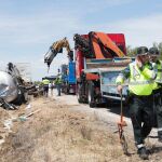 Agentes de la Guardia Civil en el lugar del trágico suceso
