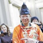 La alcaldesa saluda a los miembros de The Samurái Sword Artists Kamui