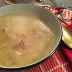 Sopa reconstituyente de ajo y jamón