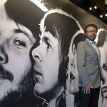 El exintegrante de Abba, Bjorn Ulvaeus, posa en el museo.