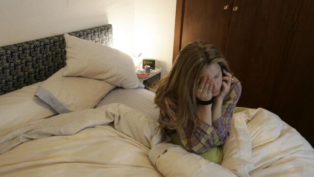 El móvil está junto a la cama en muchos casos
