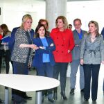 Soraya Sáenz de Santamaría, Fátima Báñez, María José Salgueiro, Juan Carlos Suárez-Quiñones, Jesús Julio Carnero y Manuel Saravia, durante la visita a la nueva sede de la Seguridad Social en Valladolid