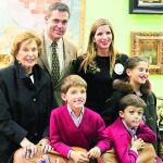 Carmen Franco junto a Luis Alfonso, Margarita Vargas y sus tres bisnietos