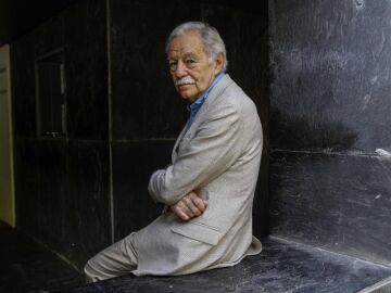 El escritor Eduardo Mendoza present&oacute; en Sevilla su obra &laquo;El rey recibe&raquo; (Seix Barral) /Foto: Manuel Olmedo