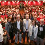 El presidente de la Diputación de Valladolid, Jesús Julio Carnero; y el rector de la Universidad, Antonio Largo; inauguran «Naukas», junto a algunos de los científicos participantes