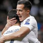 Lucas Vázquez y Cristiano celebran el primer gol del encuentro