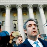 Michael Cohen, ex abogado de Donald Trump, a la salida de la corte federal tras declarar que mintió al Congreso sobre la trama rusa